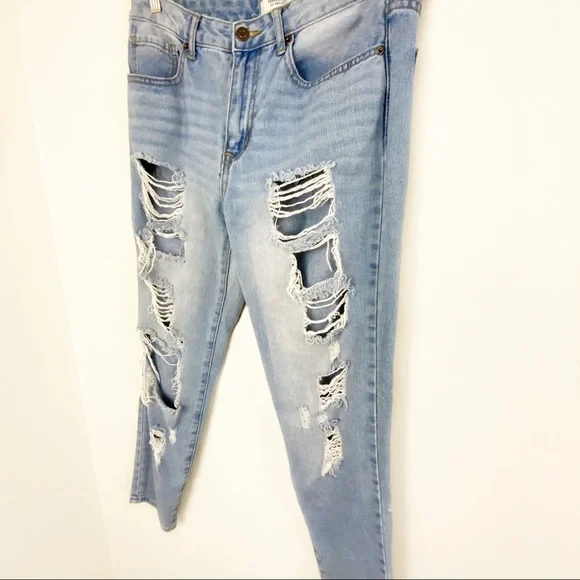 Forever 21 | Distressed Skinny Jeans - Picture 2 of 5